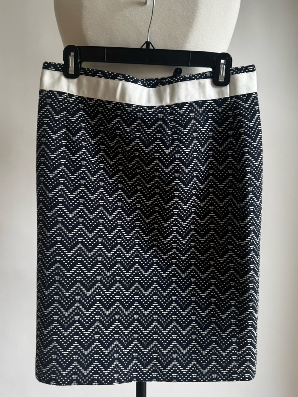 Brooks Brothers 346 Navy & White Chevron Pencil Skirt - size 6